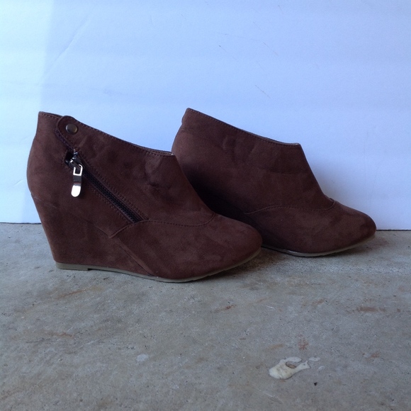 Chestnut Brown Seude Wedge Booties - Picture 3 of 7